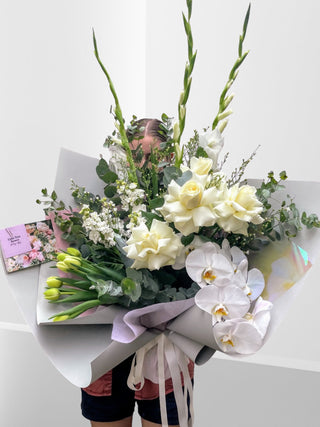 Classic & White Flowers Bouquet